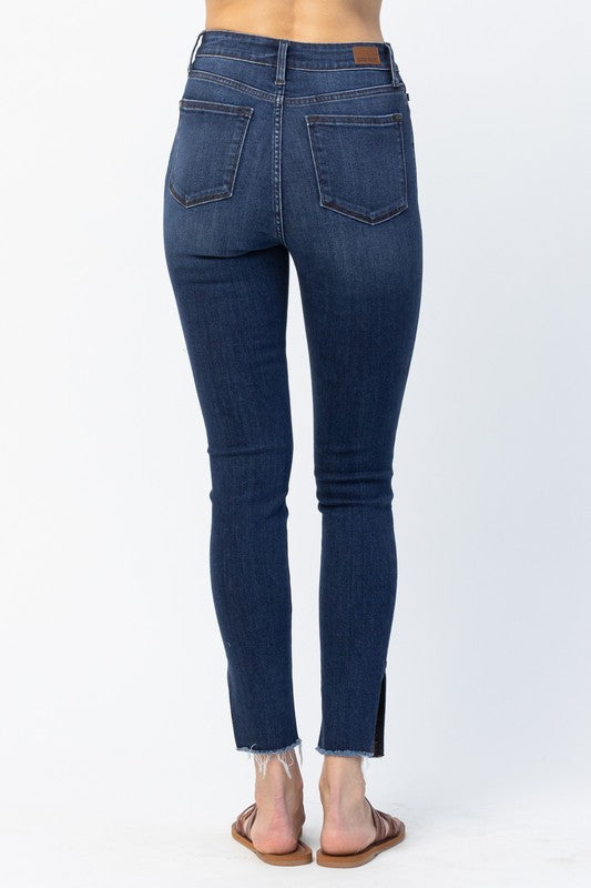 THE SIDE SLIT SKINNY JUDY BLUE