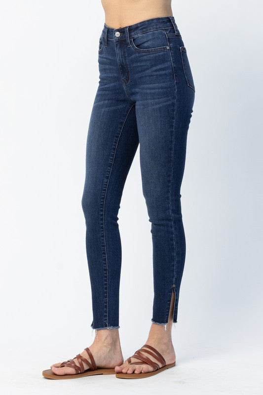 THE SIDE SLIT SKINNY JUDY BLUE