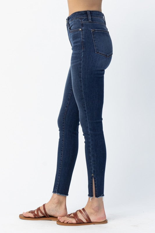 THE SIDE SLIT SKINNY JUDY BLUE